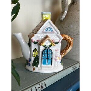 Vintage Houston Harvest Gifts Porcelain Christmas Teapot
